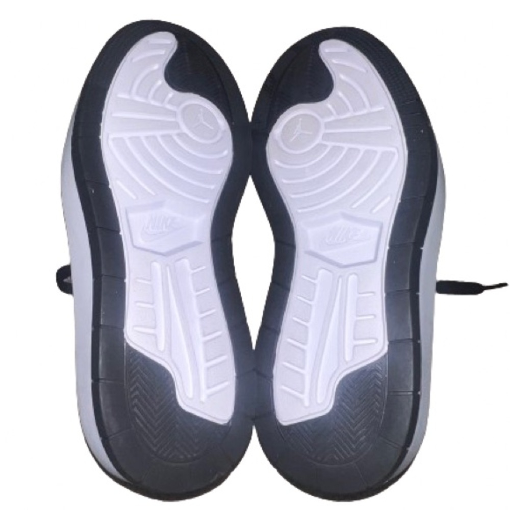 Nike Women's Black and Silver Sneakers - Picture 8 of 8